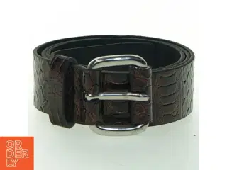 Guess præget bælte fra Guess (str. 85 cm)
