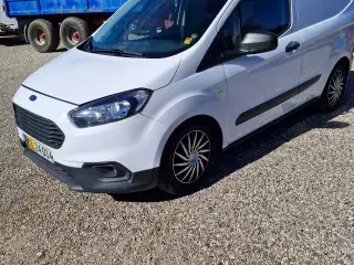 Ford transit courier