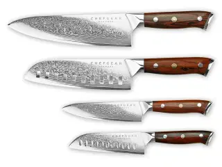 Køkkenknivsæt udført i 67 lags Damaskus stål samt magnetisk knivholder.