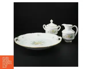 Porcelænsservice med blomstermotiv fra Bing Og Grøndal (str. 24 cm og 10 x 9 cm og 12 x 14 cm)