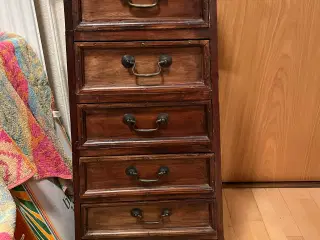 Pragtfuld chiffonier / ugentlig skuffe med 6 skuff