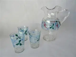 Antik glaskande med drikkeglas