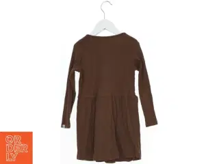 Brun kjole med knapper fra Lil atelier (str. 104)