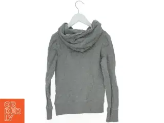 Grå hættetrøje med talprint fra H&M (str. 134)
