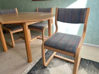 Spisestuebord bøg 6 kantet 120 cm 4 stole