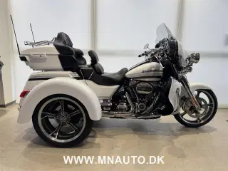 Harley-Davidson FLHTCUTGSE Tri Glide Ultra CVO 117" Trike