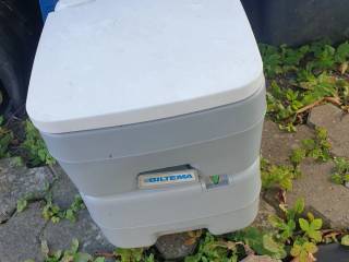 Portable toilet