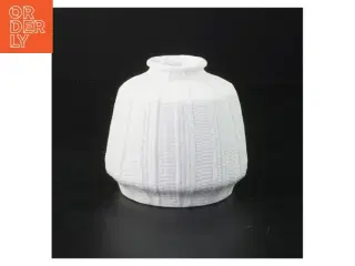 Hvid vase i strik fra Anna Clara Designstudio (str. 10 cm x Ø4 cm)