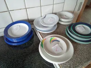 Faste plast tallerkener til camping mm.