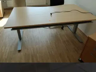 el. hæve/sænke skriveborde EFG