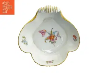 Elegant porcelænsfad med blomstermotiv fra B&G (str. Ø 17 cm)
