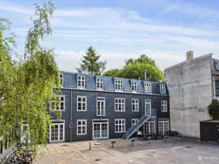 Skønt 120 m² kontor i stille gård på Frederiksberg.