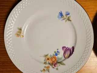 5 fine kagetallerkener med guldkant