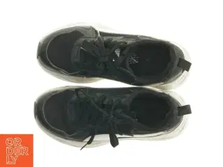Sorte sneakers fra Puma (str. 38 )