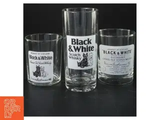 3 stk. Whiskyglas fra Black & White Scotch Whisky (str. 8 cm x 7 cm. 9 cm x 7 ø cm. 14 cm x. 6 ø cm)