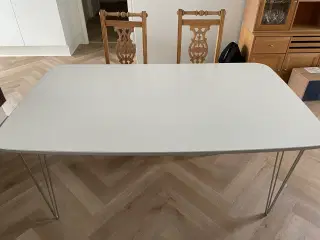 Spisebord i hvid laminat