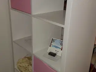 IKEA Kallax-reol med låge og skuffer