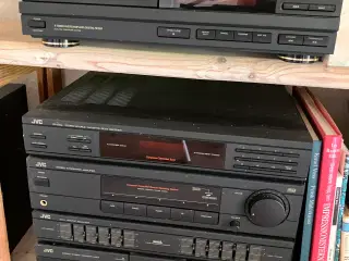 Musikanlæg mærket JVC