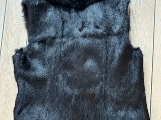 To ubrugte kaninpels veste sælges. Læs beskrivelse