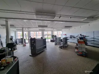 Flot butikslokale med facade mod Viborgvej i Skive - i alt ca. 393 kvm