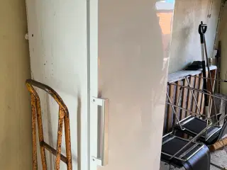 Køleskab sælges, ok stand!