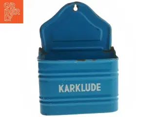 Madam Blå holder til karklude af emalje  (str. 23,5x16x8 cm)