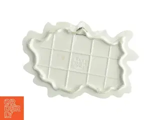 Keramisk blomsterformet fad (str. 31. x 21 cm)