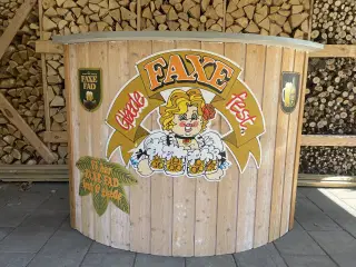 Hjemmebar incl. 4 barstole