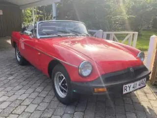 Flot MGB fra 76 med nyere dæk og ny renoveret karb