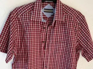 Herreskjorter med korte og lange ærmer