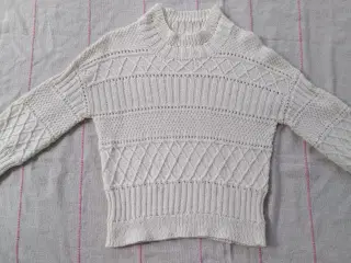Sweater strikket i 65% Ull, 35% Alpakka