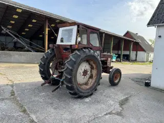 International 824