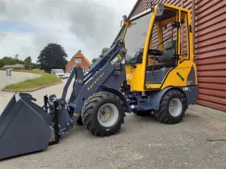 Eurotrac W11 med lang arm, førerhus, skovl og gafler