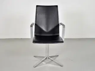 Four design fourcast xl plus konferencestol i sort læder med armlæn