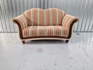 Charmerende gammel senempire sofa.