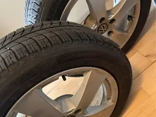 Bildæk 17 tommer 215/55 R 17 vinterdæk VW passat