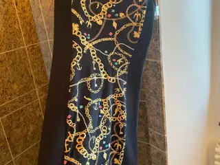 Smuk kjole med mønster str xs