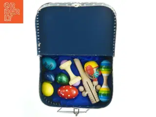 Musiksæt med rytmeinstrumenter fra Polarn O. Pyret (str. 25 x. 17 cm)