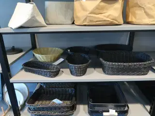 16 stk. brødkurve og brødposer