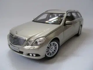 2009 Mercedes E-Klasse T-Model 1:18 