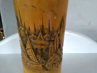 Udskåret bambus vase