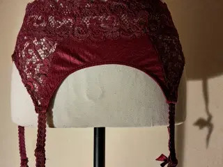 Chantelle str. 40 strømpeholder