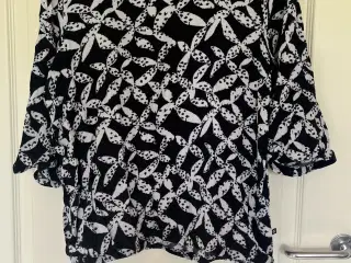 Mønstret bluse fra Intown
