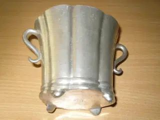 Smuk Vase. JUST Andersen 1219.
