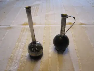 To lille vaser