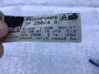 Dykpumpe m flyder og ca 12m slange