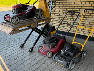 El palleløfter + 3 plæneklippere 