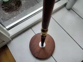 Cabaretfad, standerlampe og bakke af teak