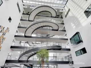 Flot flerbrugerejendom ”Atrium” lige ved havnefronten