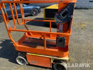 En søjlelift JLG 1230ES